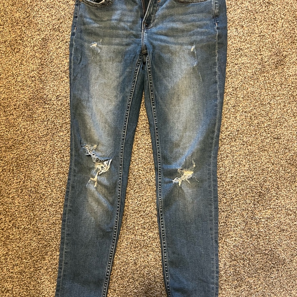 Vigoss Women's Distressed Thompson Tomboy Jeans in medium Blue